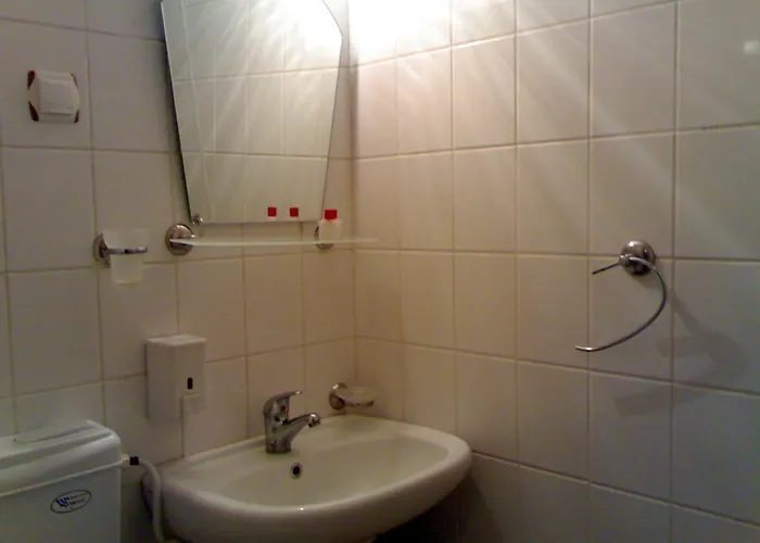 Hotel Ersah 2*